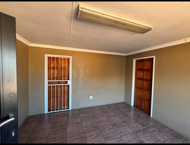 150M² WAREHOUSE TO LET IN CHLOORKOP